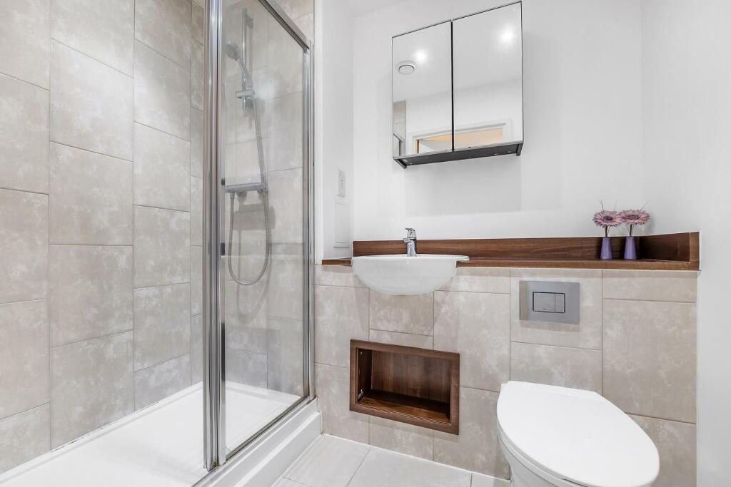 Ensuite.JPG