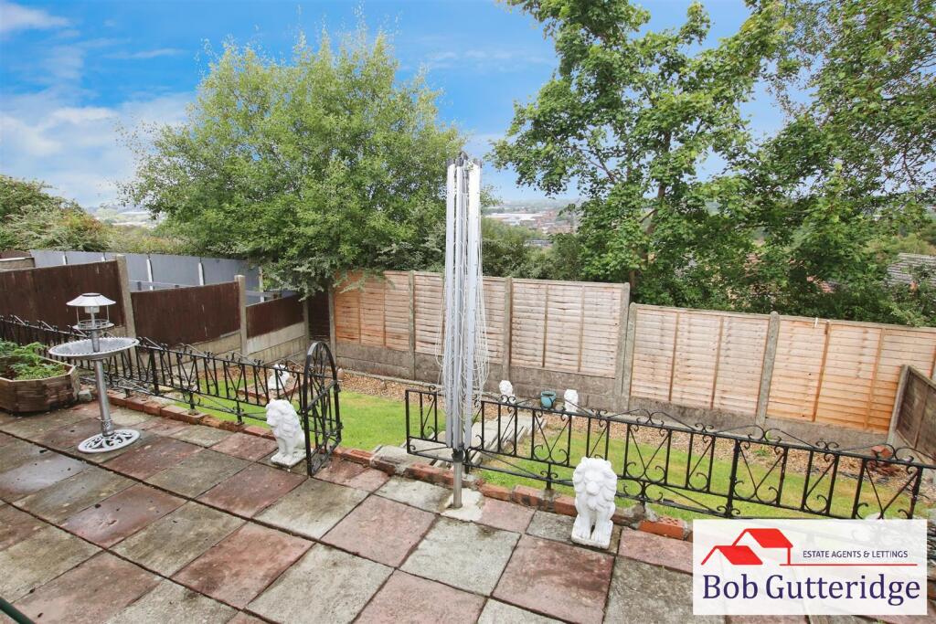 ENCLOSED REAR GARDEN