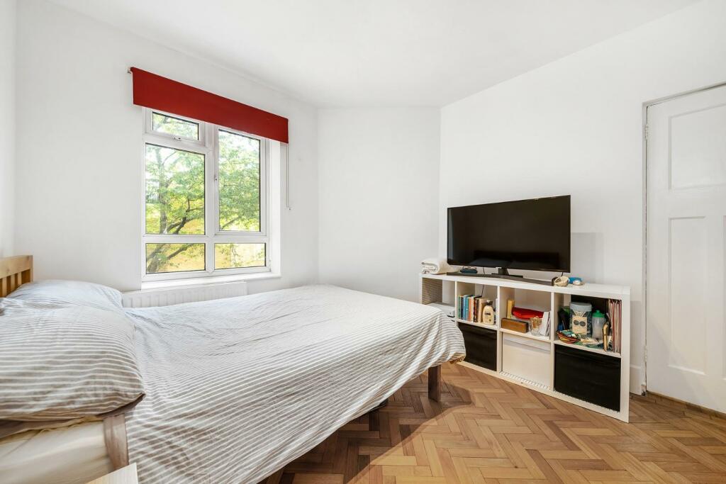 Bedroom 1 (2).JPG