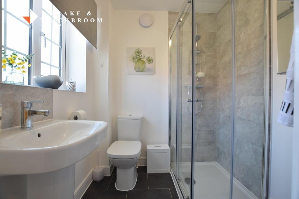 EN SUITE SHOWER ROOM