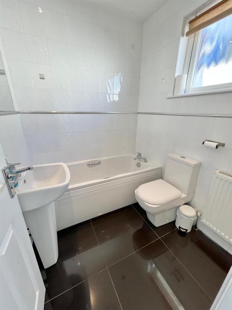 Bathroom/ Shower
