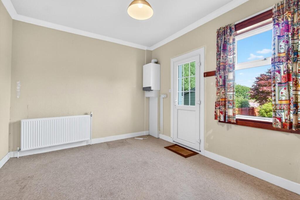 8 blackdales avenue, largs_08.jpg