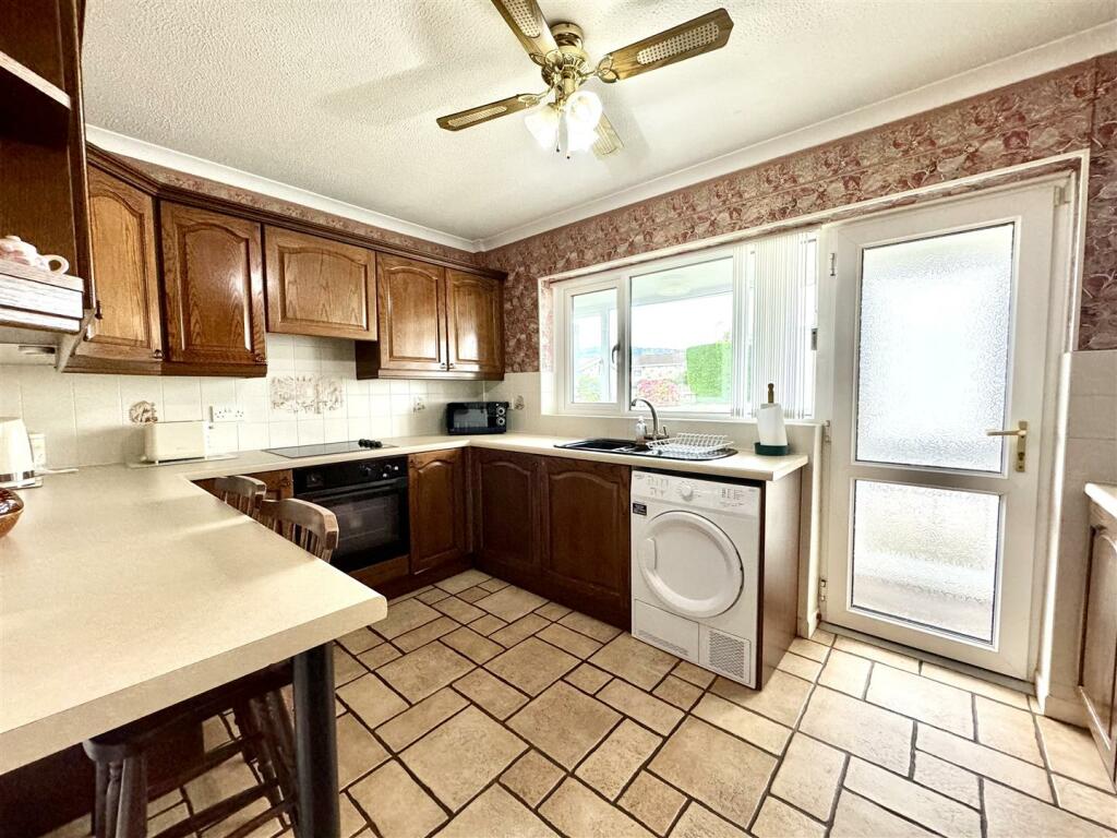 KITCHEN/BREAKFAST ROOM