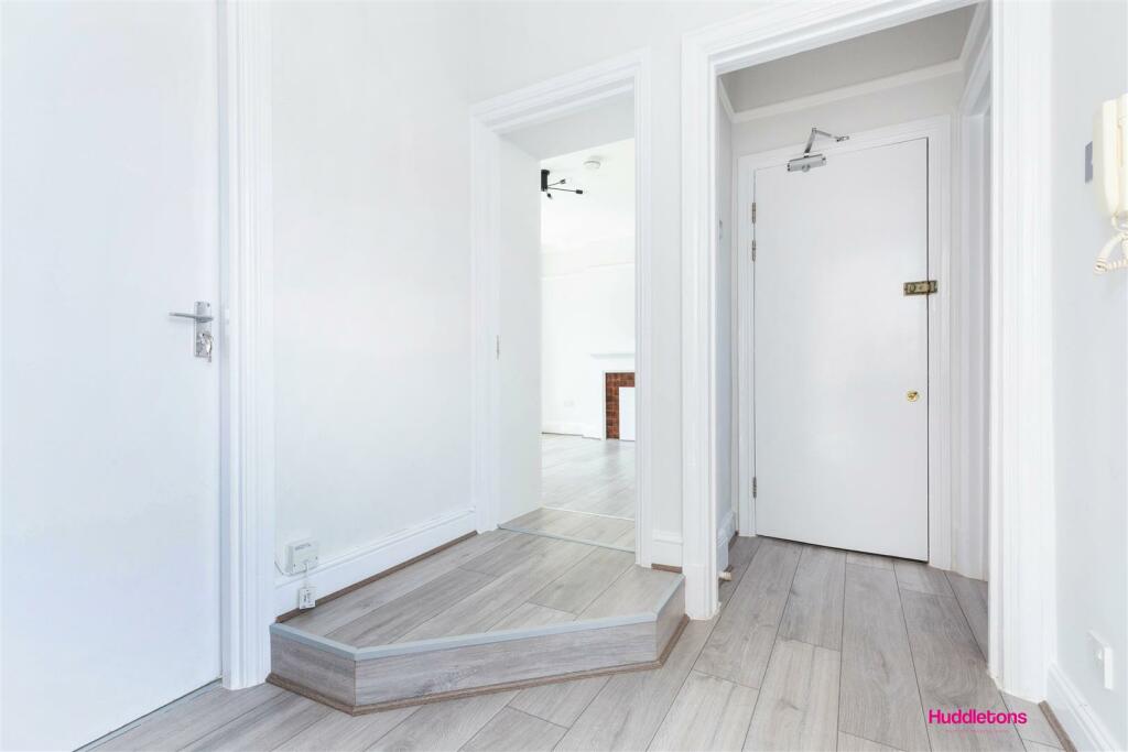 130A Chalton Street-13.jpg