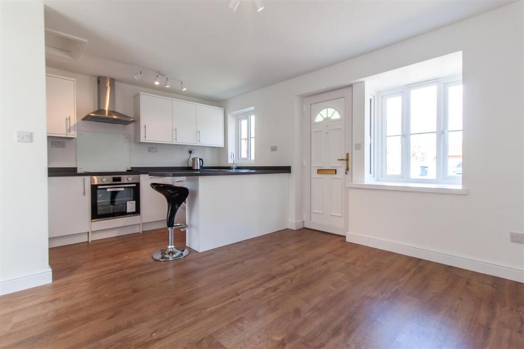 Kitchen 2.jpg