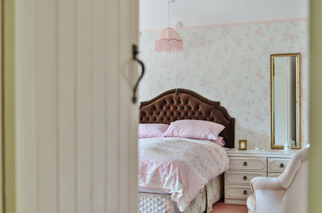 1328704-6-68826e5...