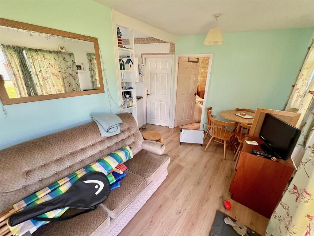 Open Plan Living/Dining/Kitchen Area