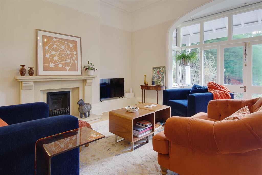 17 Living Room B.jpg
