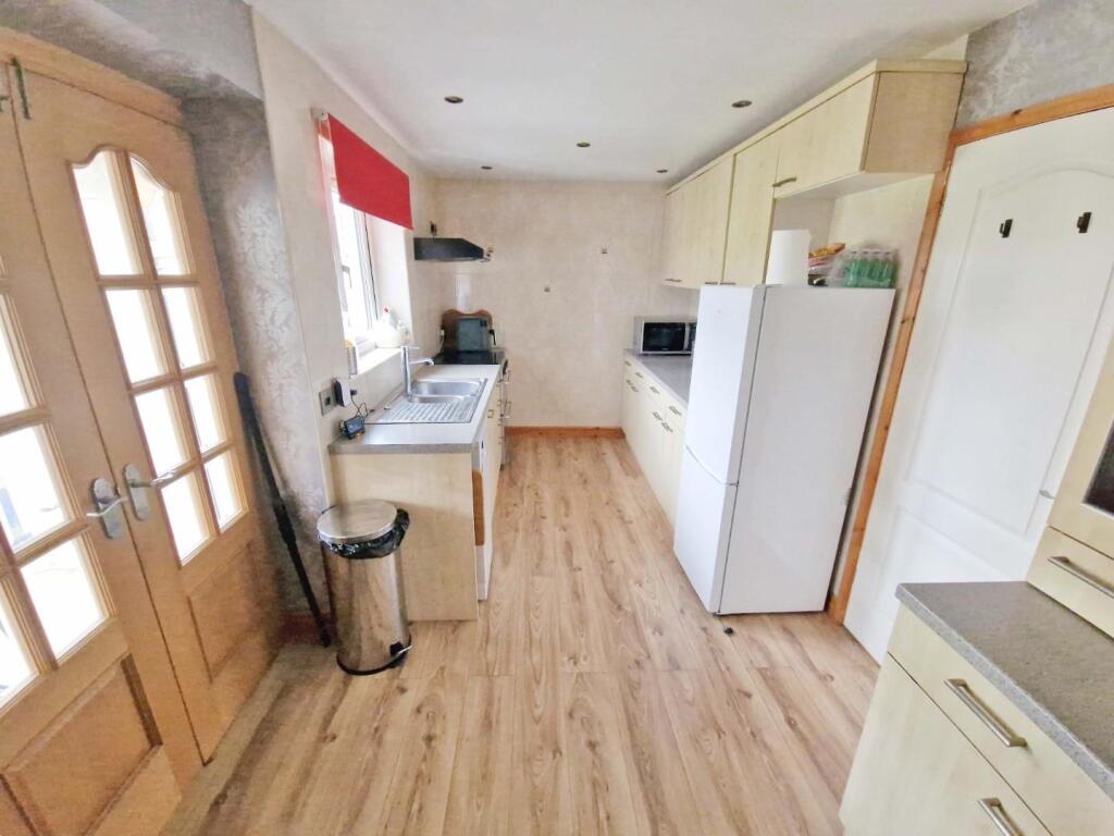 Kitchen2.jpg