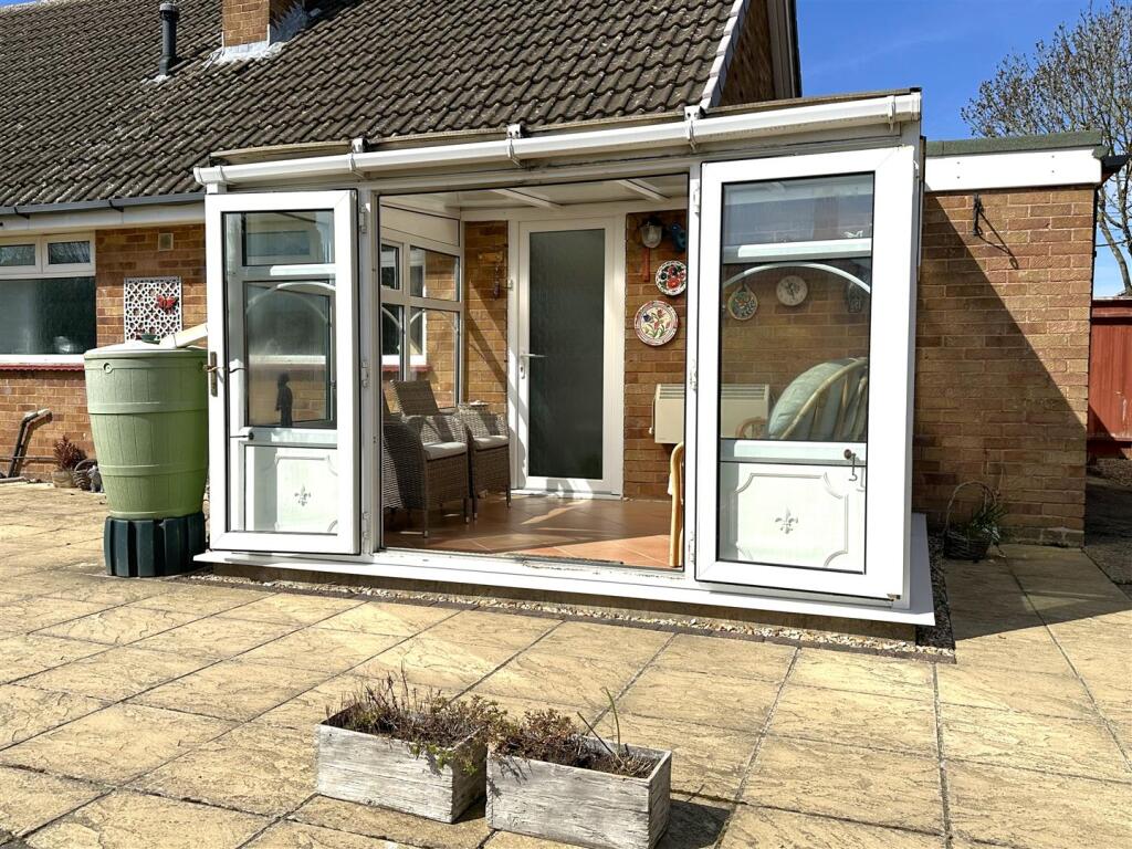 Conservatory Onto Paved Patio 861