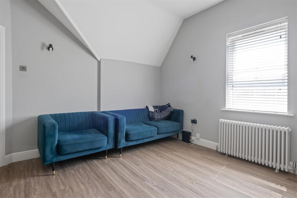 C, 11 Larkdale Rd-Hi-4.jpg