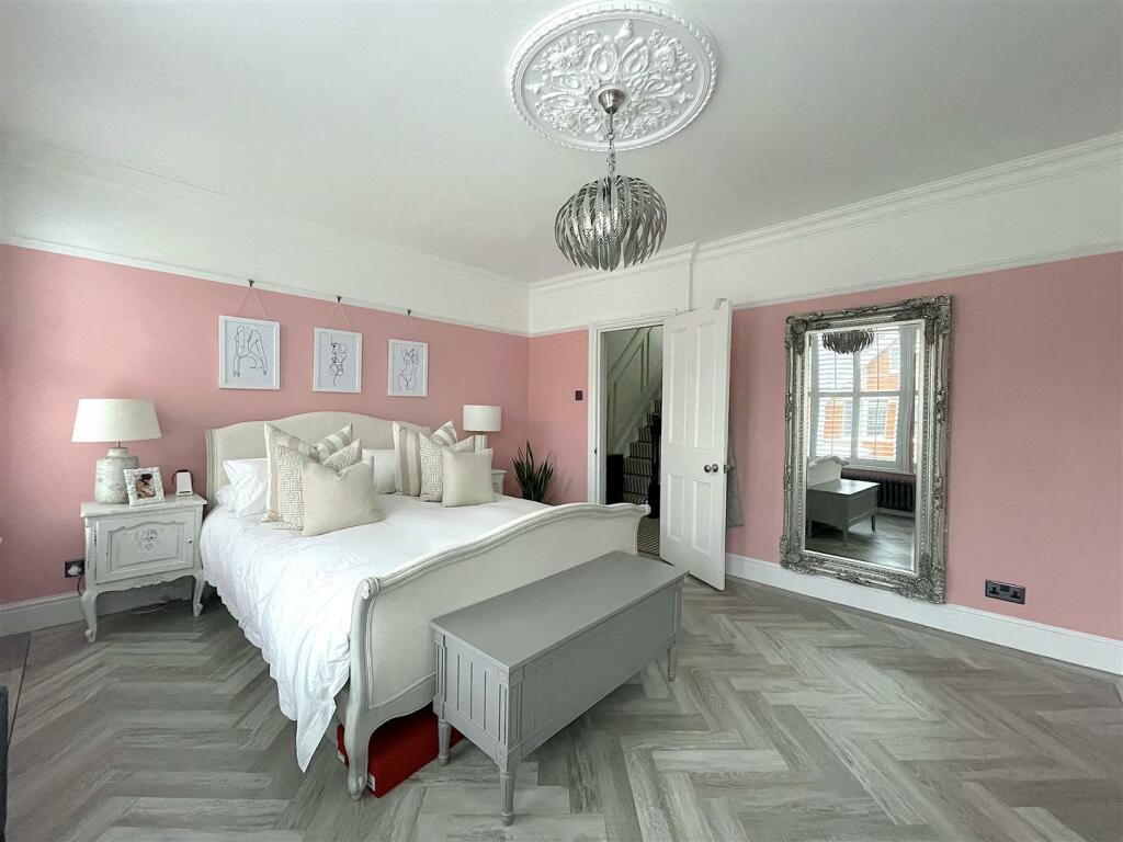 Bedroom One (2).jpeg