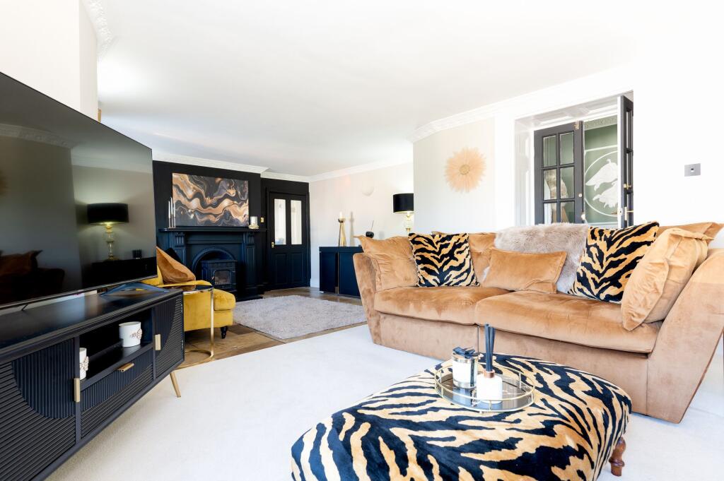 RECEPTION ROOMS AND KITCHEN