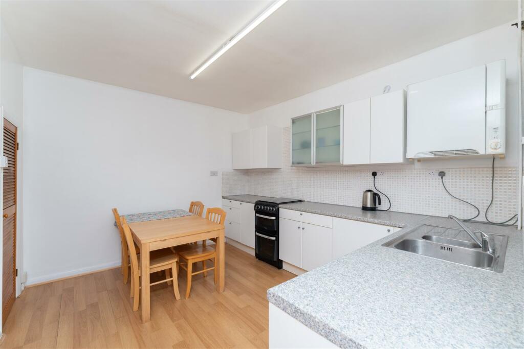 7a St Margarets Kitch.jpg