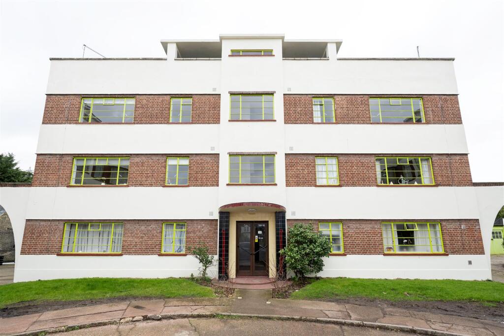 The Shrubbery, Grosvenor Road E11