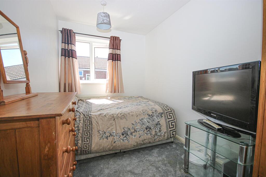 Bed 2 1.jpg