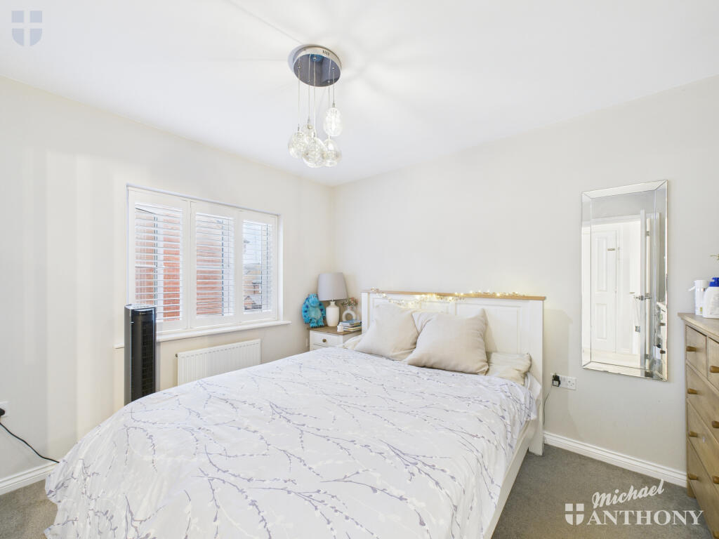 CAM03218G0-PR0829-STILL010