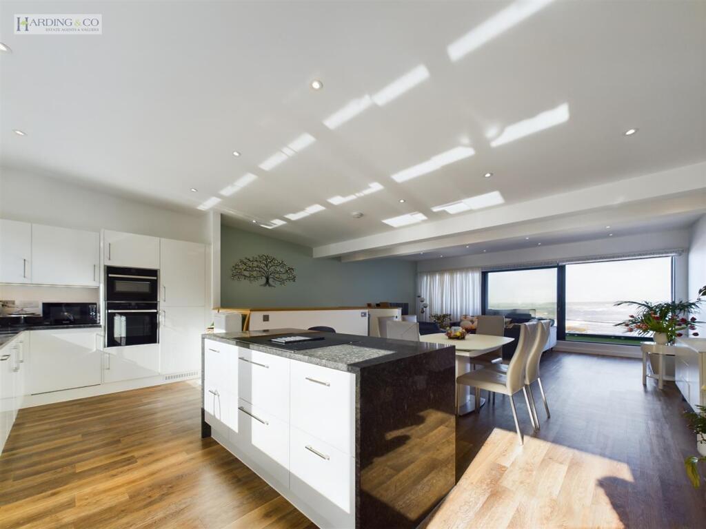 Kitchen .4.jpg