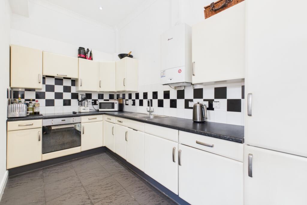 CAM03162G0-PR0229-STILL003