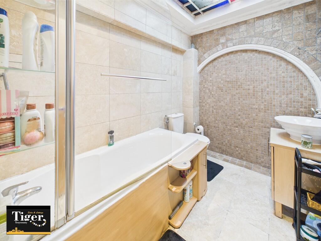 CAM02176G0-PR0594...