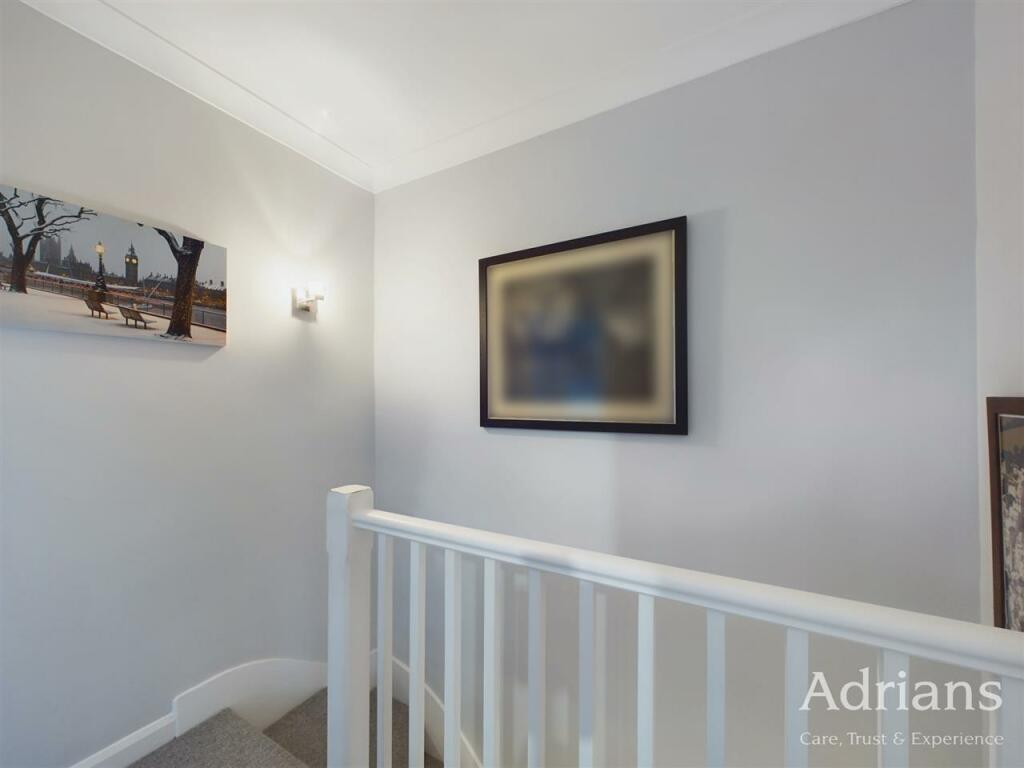 FIRST FLOOR LANDING