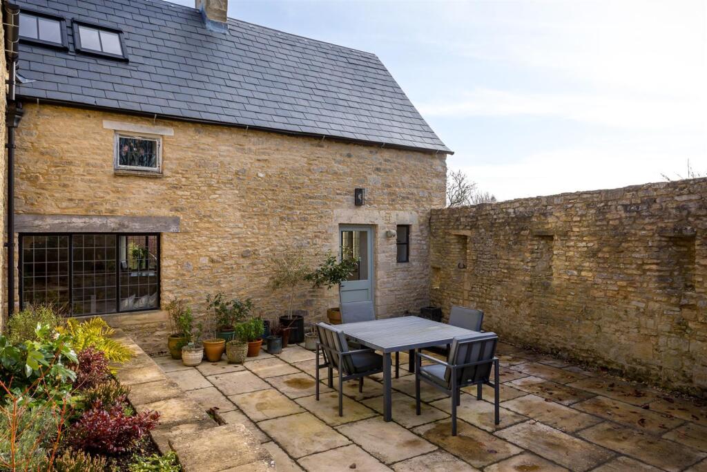 40 - Dowmans Farmhouse - GL53 9QY - Web.jpg