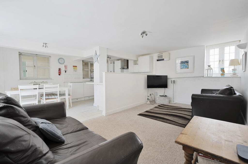 1300725-8-68374ec...