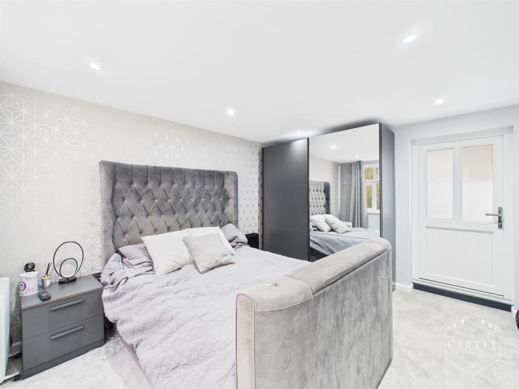 SEPARATE ANNEXE - BEDROOM