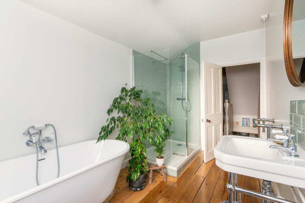 0D9RBR - Bathroom A.jpg