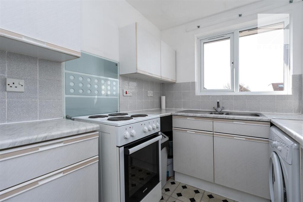 Flat 9, 116 Burnham Road_0009.jpg