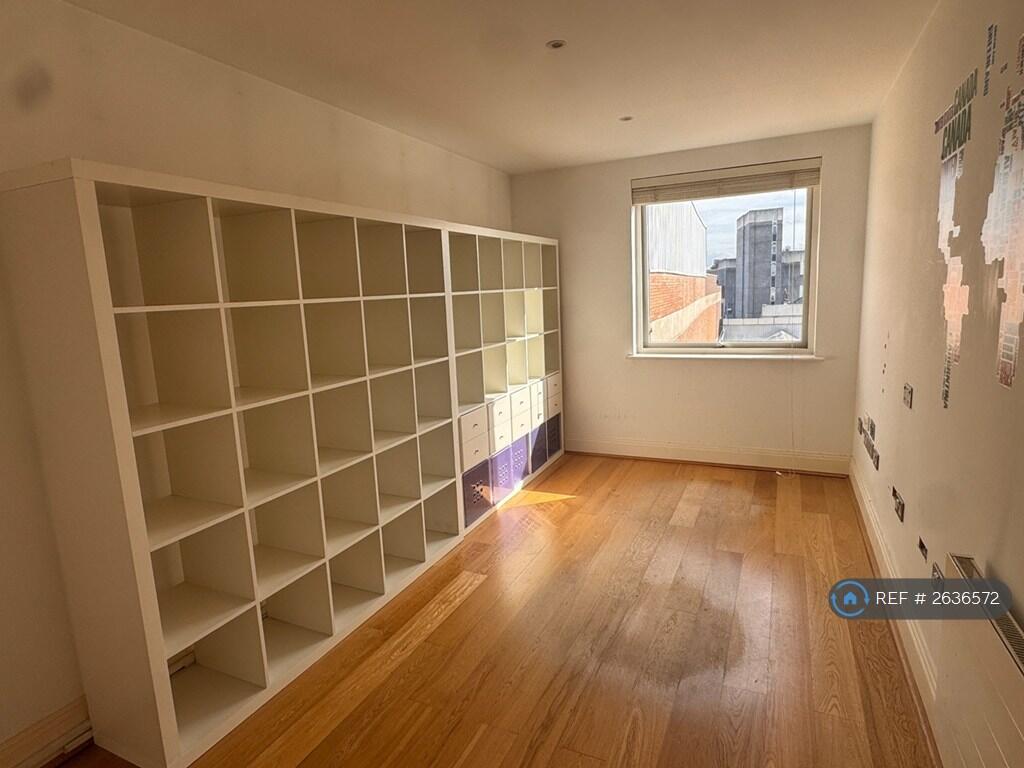 3rd Bedroom / Study