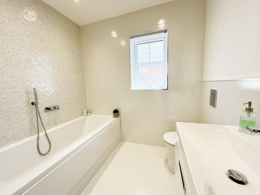 Bathroom pic 2.jpg
