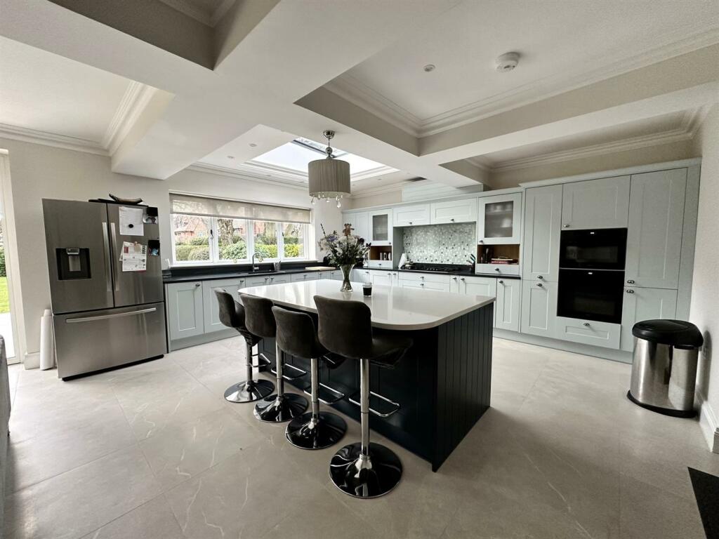 kitchen 1.jpg