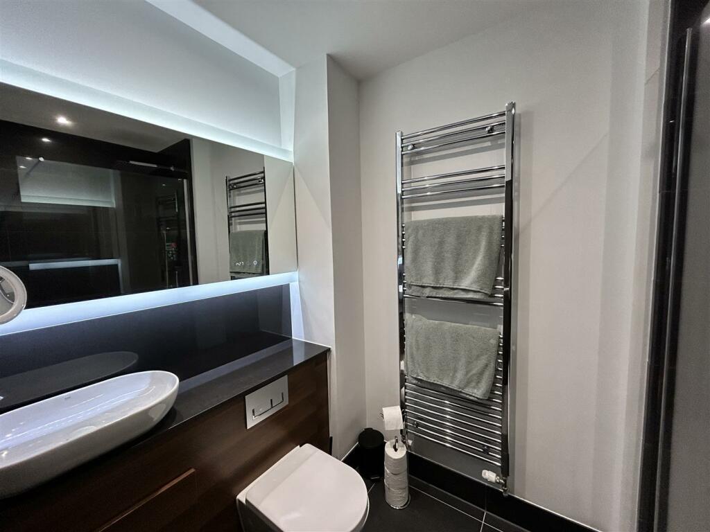 ENSUITE