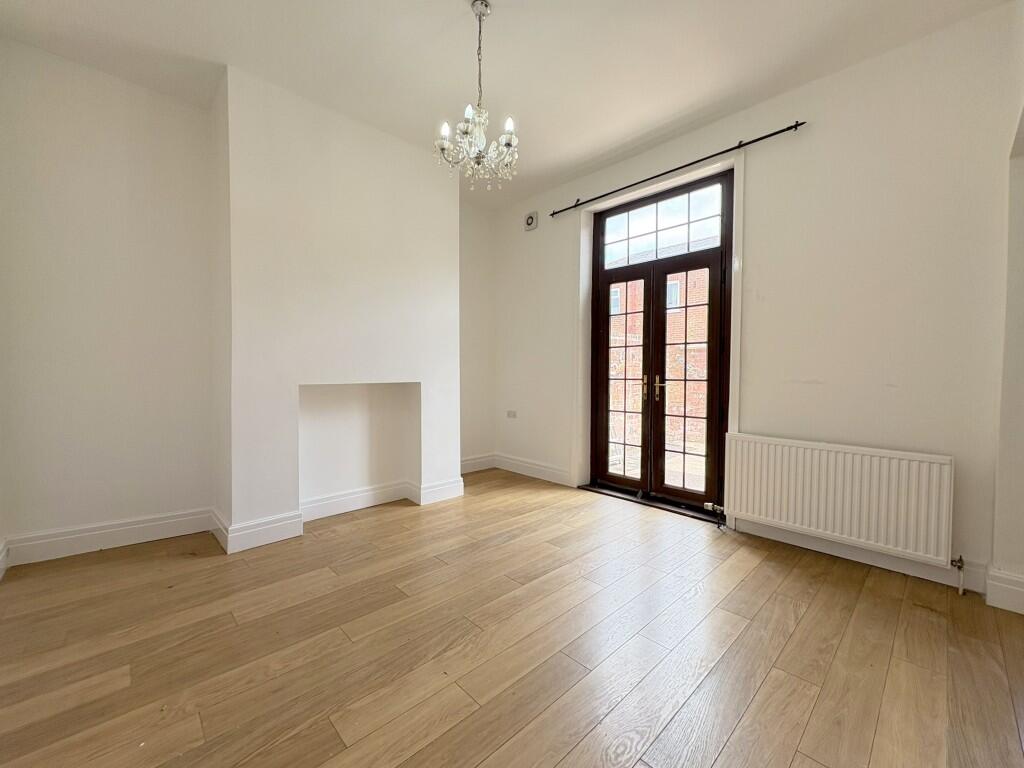 LIVING / DINING ROOM