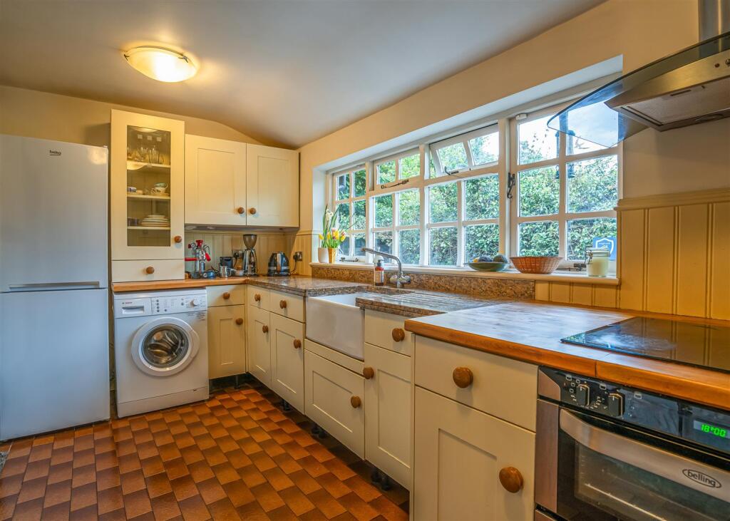 Walnut tree Cottage-Kitchen.jpg
