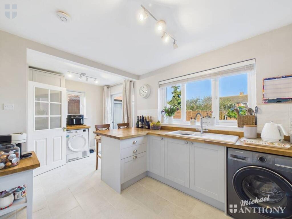 CAM03218G0-PR0573-STILL014-thumbnail-h750-70