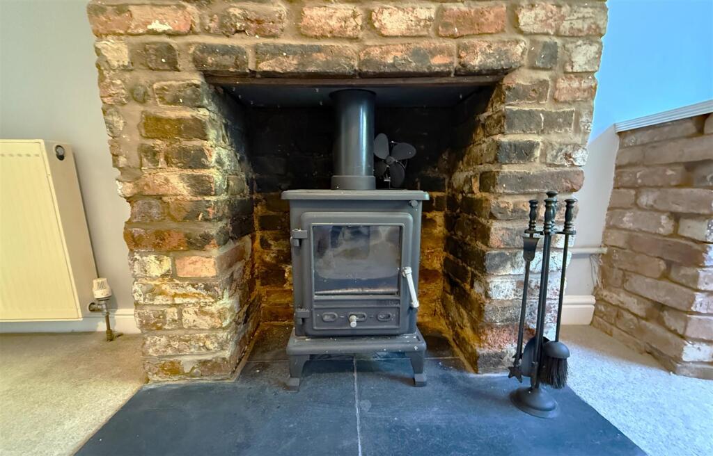 Log Burner.JPG