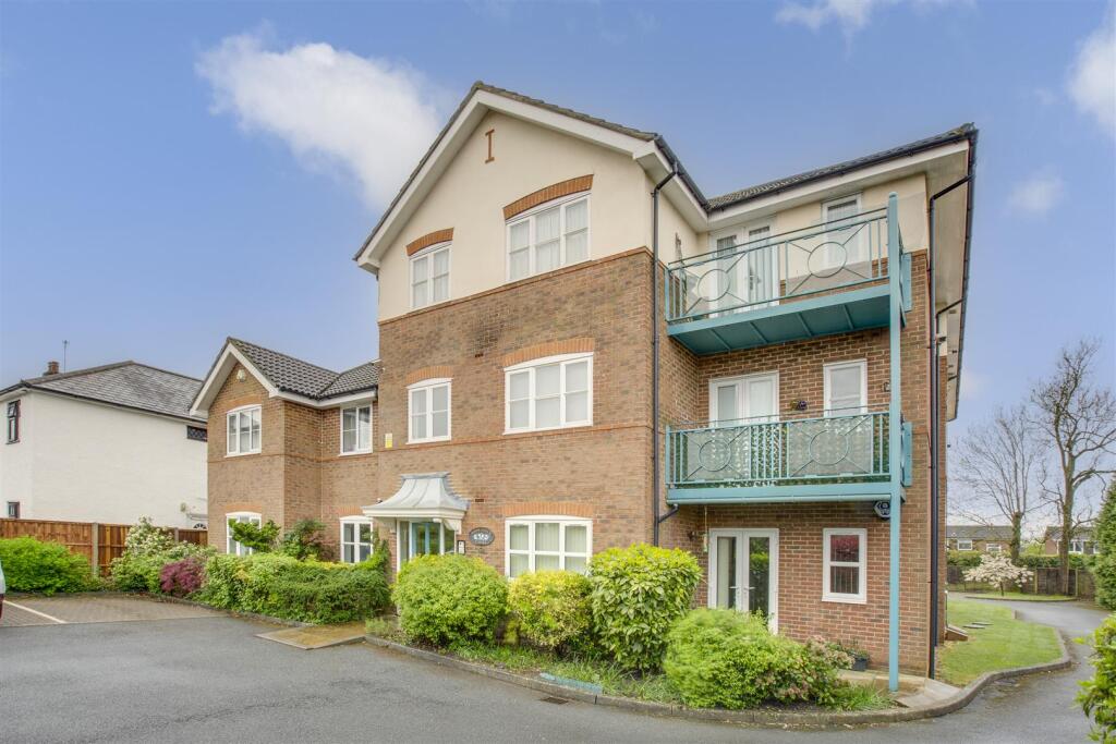 8 Midsummer Court, Penn Road, HP15 7LD-11.jpg