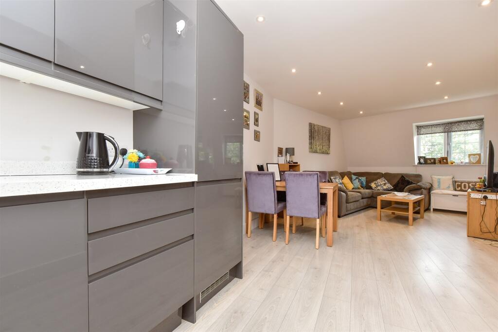 Lounge / Kitchen
