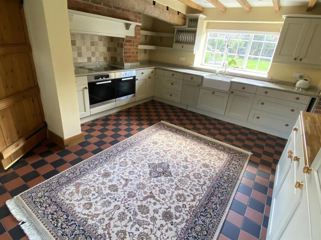 Dining kitchen