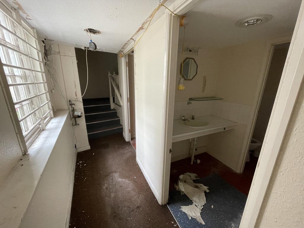 Hallway T202408281609.jpg