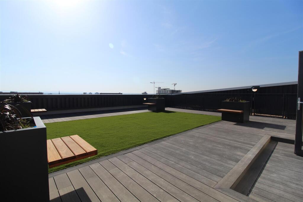 203 Downtown, Salford