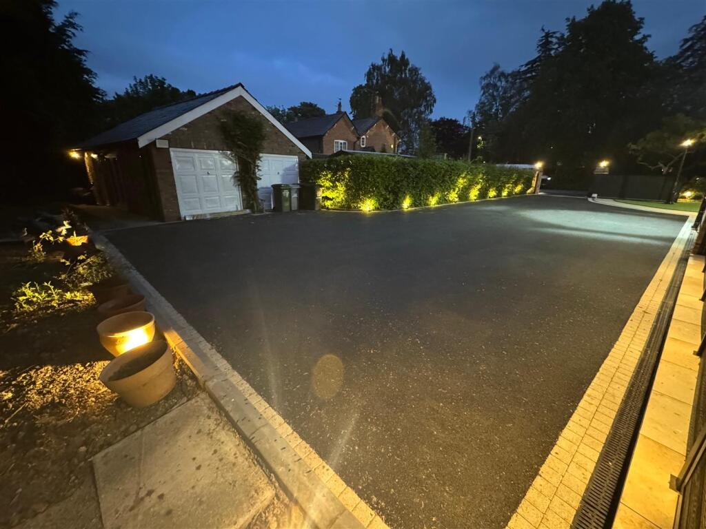 Driveway to Annexe