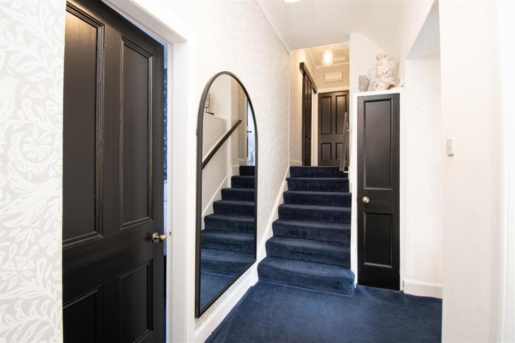 hallway (2).jpg