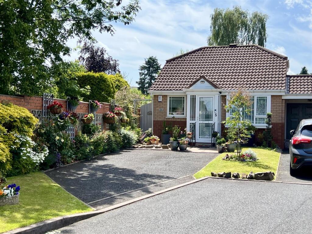 Fairhaven Croft Hurst Green 1.jpg