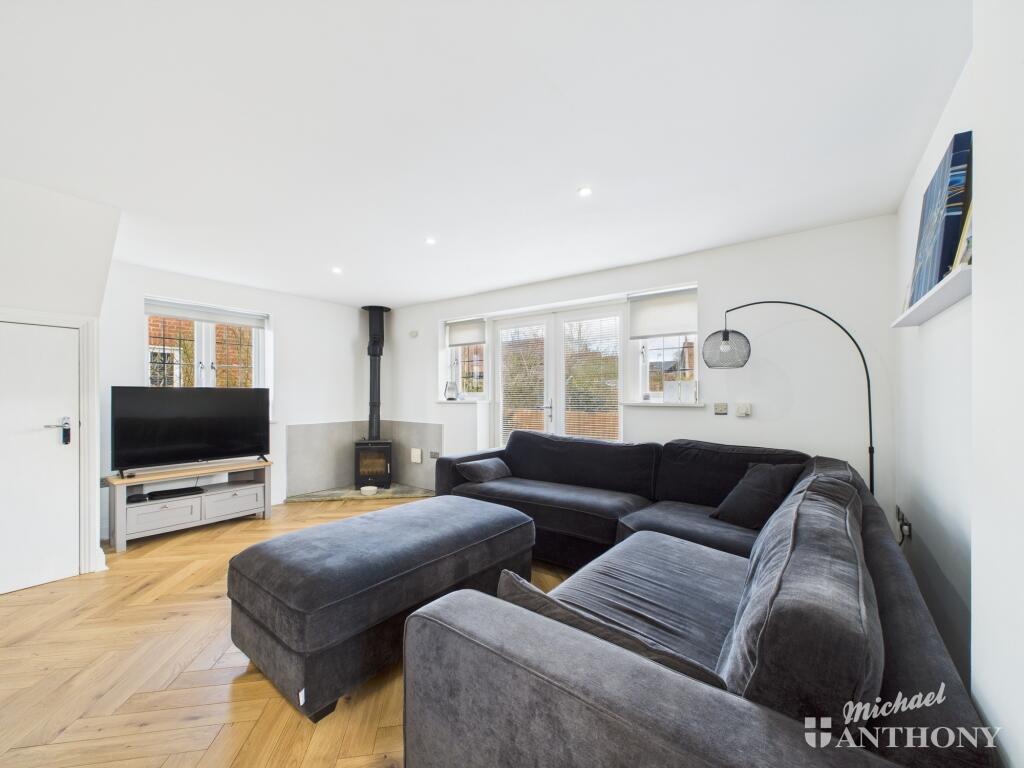 CAM02773G0-PR0263-STILL016