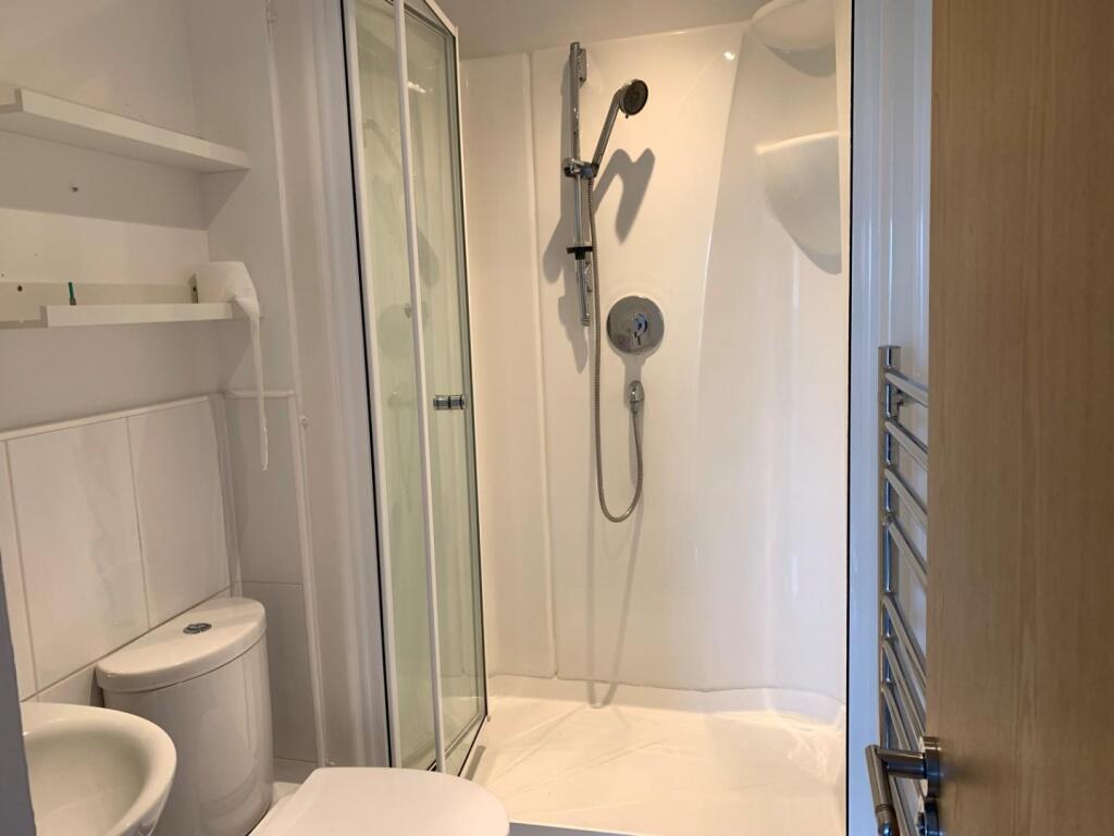 bathroom 2.jpg