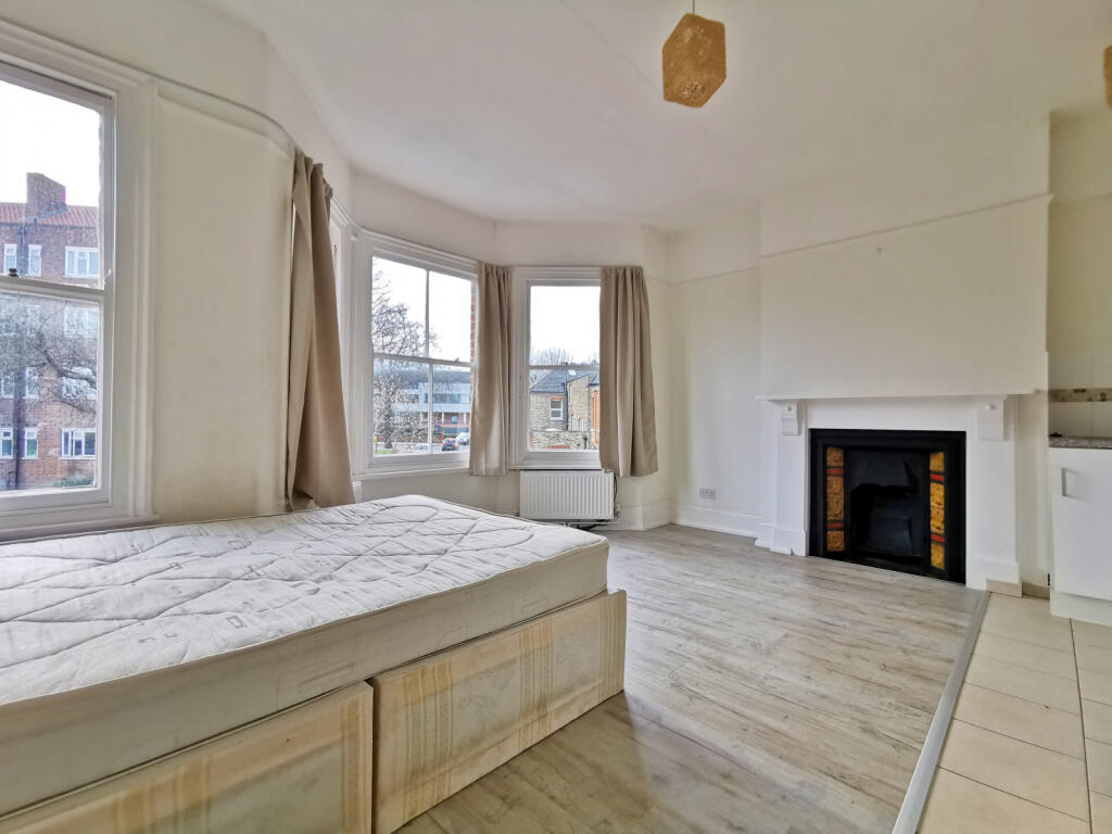 Living Room / Bedroom