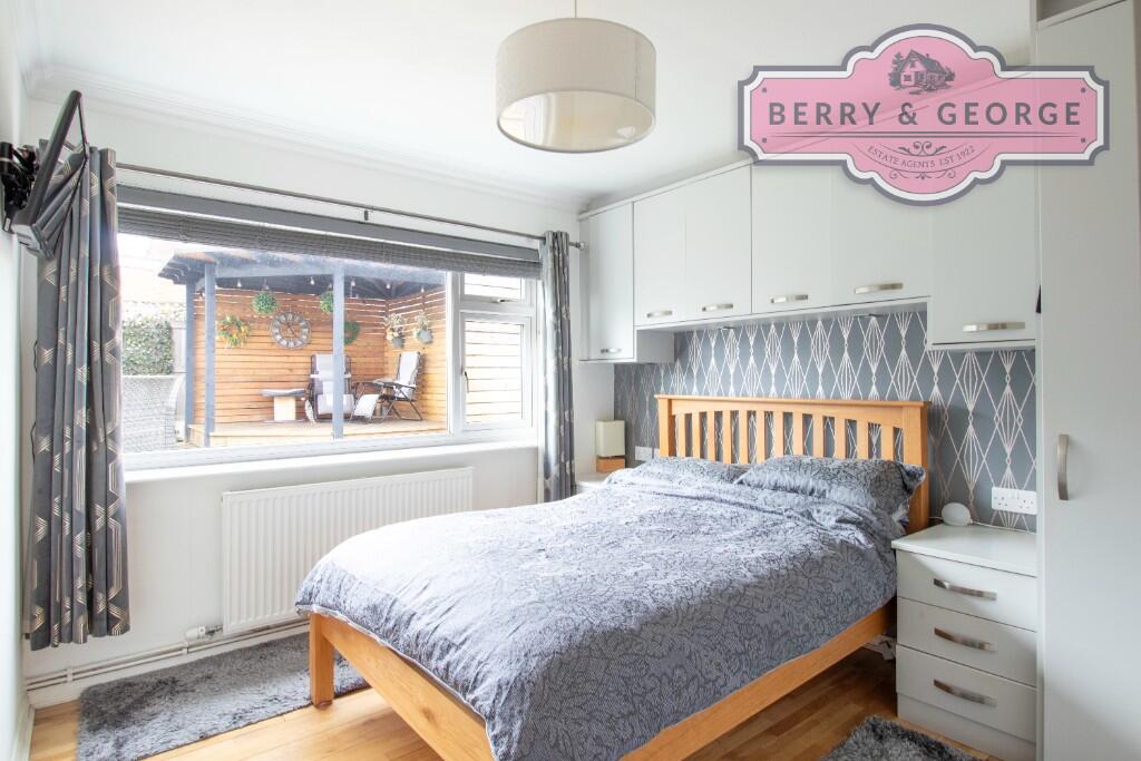 MAIN BEDROOM
